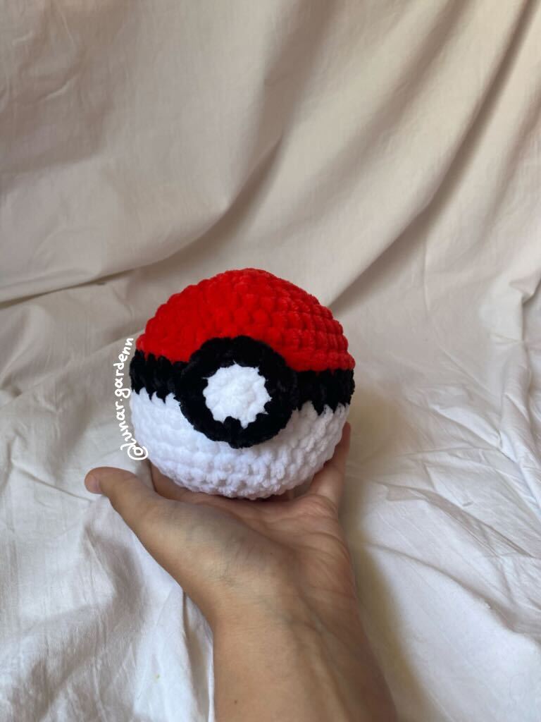 Πλεκτό χειροποίητο λούτρινο Pokeball