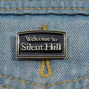 Καρφίτσα “Welcome to Silent Hill” – Εμπνευσμένη από το εμβληματικό παιχνίδι τρόμου